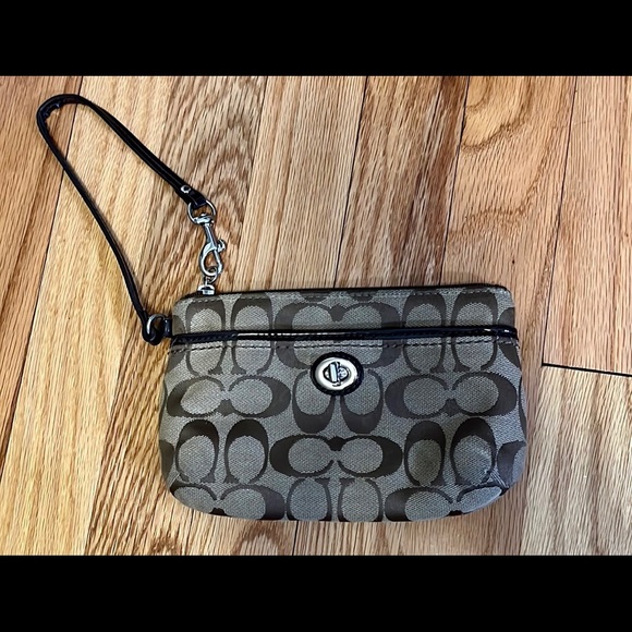 Coach Wristlet - Picture 6 of 8